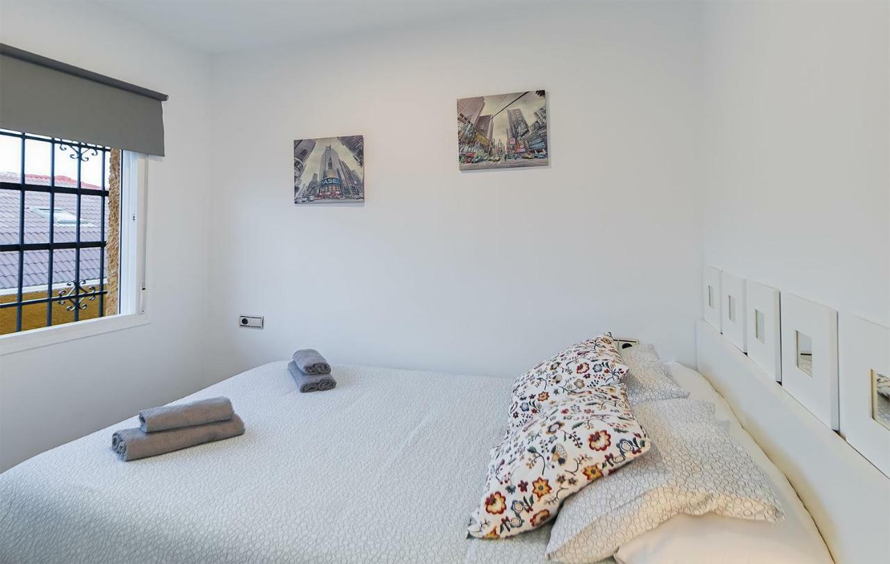 Apartamento Los Tres Soles มาลากา ภายนอก รูปภาพ