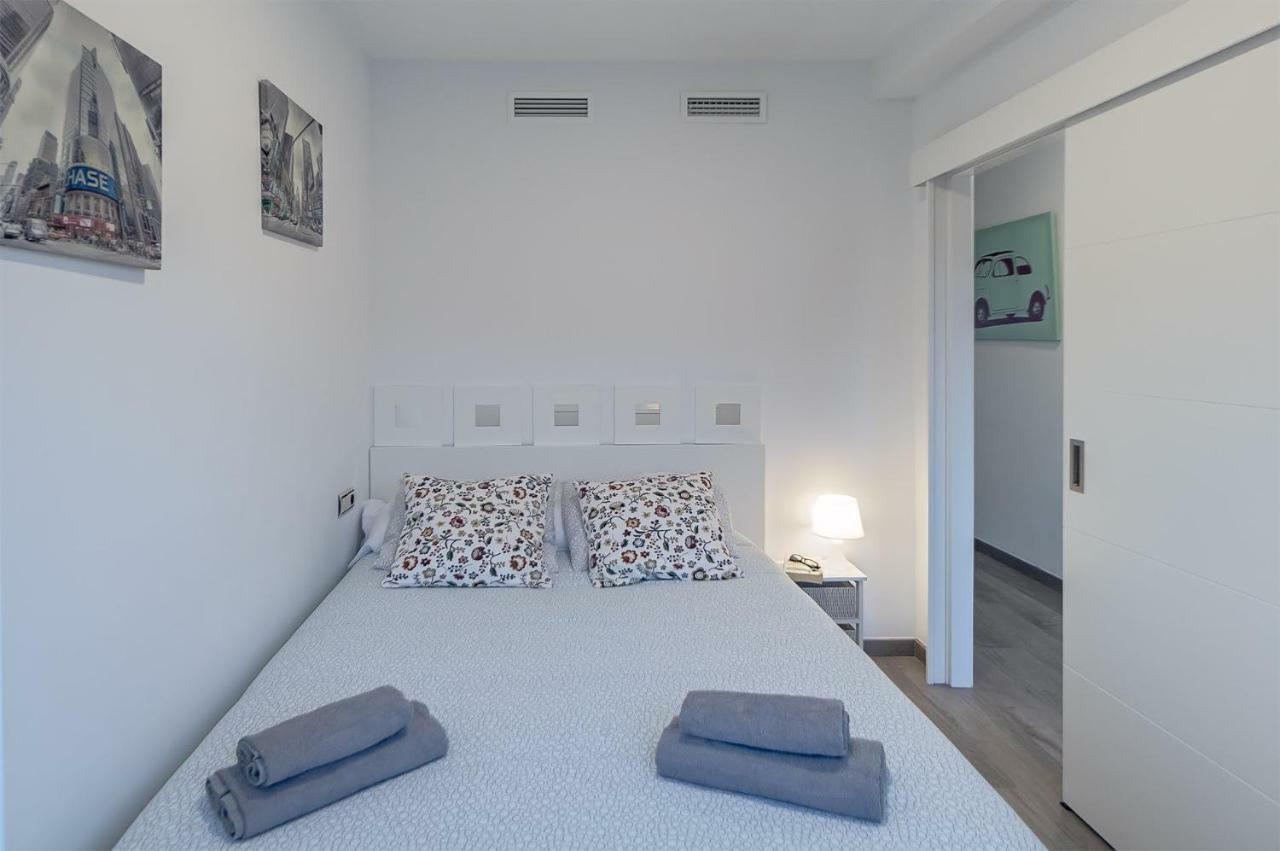 Apartamento Los Tres Soles มาลากา ภายนอก รูปภาพ